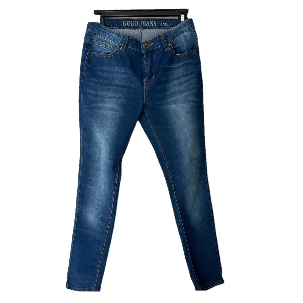GOGO Women’s Distressed Ankle Jeans Size 8